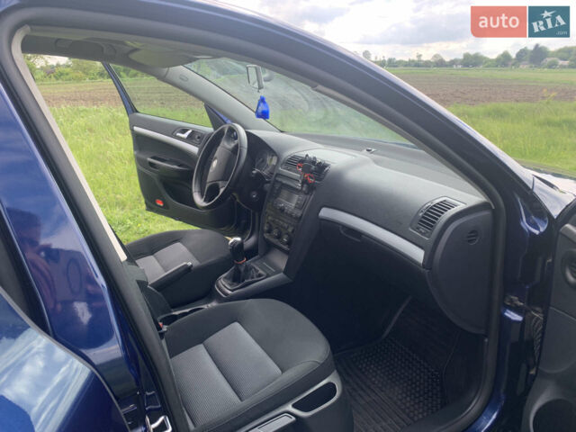 Синій Шкода Октавія, об'ємом двигуна 1.6 л та пробігом 308 тис. км за 7500 $, фото 5 на Automoto.ua
