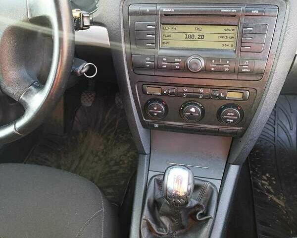 Синий Шкода Октавия, объемом двигателя 1.97 л и пробегом 336 тыс. км за 5400 $, фото 4 на Automoto.ua