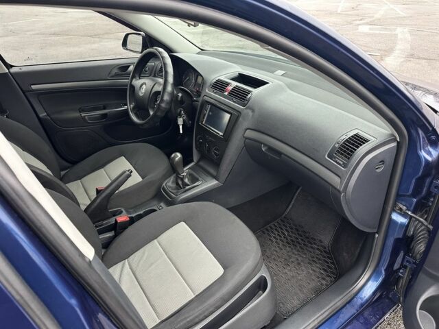 Синий Шкода Октавия, объемом двигателя 1.6 л и пробегом 246 тыс. км за 5500 $, фото 9 на Automoto.ua