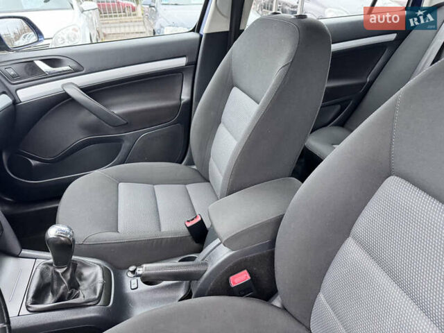 Синий Шкода Октавия, объемом двигателя 1.6 л и пробегом 227 тыс. км за 6200 $, фото 17 на Automoto.ua