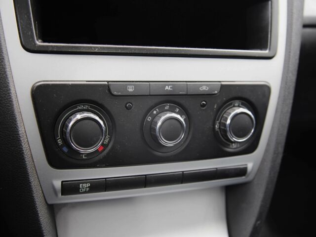 Шкода Октавія 2009 у Харкові на Automoto.ua Синій Шкода Октавія, об'ємом двигуна 1.6 л та пробігом 249 тис. км за 6999 $, фото 15 на Automoto.ua