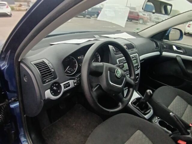 Синий Шкода Октавия, объемом двигателя 1.6 л и пробегом 202 тыс. км за 8100 $, фото 6 на Automoto.ua