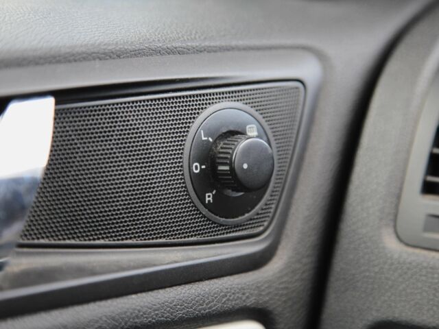 Шкода Октавія 2009 у Харкові на Automoto.ua Синій Шкода Октавія, об'ємом двигуна 1.6 л та пробігом 249 тис. км за 6999 $, фото 20 на Automoto.ua