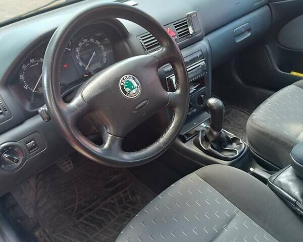 Синий Шкода Октавия, объемом двигателя 1.6 л и пробегом 252 тыс. км за 4999 $, фото 2 на Automoto.ua