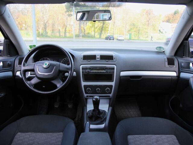 Шкода Октавія 2009 у Харкові на Automoto.ua Синій Шкода Октавія, об'ємом двигуна 1.6 л та пробігом 249 тис. км за 6999 $, фото 11 на Automoto.ua