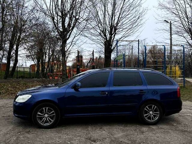 Синий Шкода Октавия, объемом двигателя 1.6 л и пробегом 250 тыс. км за 7200 $, фото 1 на Automoto.ua