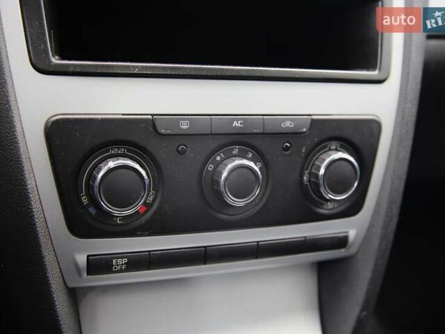 Шкода Октавія 2009 у Харкові на Automoto.ua Синій Шкода Октавія, об'ємом двигуна 1.6 л та пробігом 249 тис. км за 6999 $, фото 15 на Automoto.ua