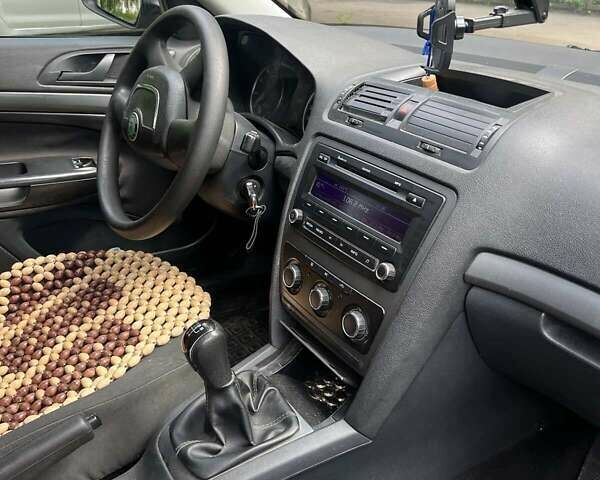 Синій Шкода Октавія, об'ємом двигуна 1.6 л та пробігом 290 тис. км за 5100 $, фото 4 на Automoto.ua