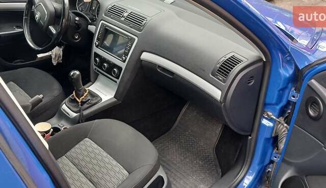 Синій Шкода Октавія, об'ємом двигуна 1.6 л та пробігом 205 тис. км за 7150 $, фото 14 на Automoto.ua