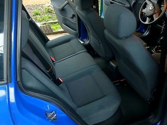 Синій Шкода Октавія, об'ємом двигуна 1.6 л та пробігом 235 тис. км за 7150 $, фото 5 на Automoto.ua