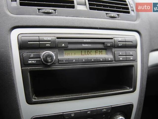 Шкода Октавія 2009 у Харкові на Automoto.ua Синій Шкода Октавія, об'ємом двигуна 1.6 л та пробігом 249 тис. км за 6999 $, фото 14 на Automoto.ua