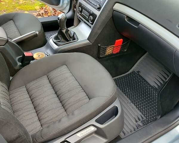 Синій Шкода Октавія, об'ємом двигуна 1.8 л та пробігом 218 тис. км за 7600 $, фото 13 на Automoto.ua