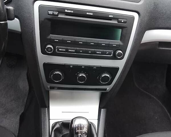 Синій Шкода Октавія, об'ємом двигуна 1.8 л та пробігом 228 тис. км за 7600 $, фото 17 на Automoto.ua