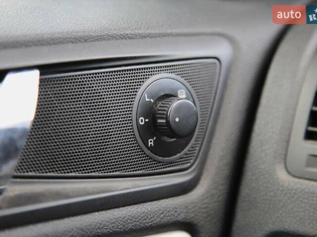 Шкода Октавія 2009 у Харкові на Automoto.ua Синій Шкода Октавія, об'ємом двигуна 1.6 л та пробігом 249 тис. км за 6999 $, фото 20 на Automoto.ua