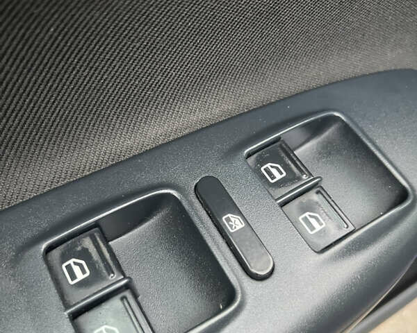 Синий Шкода Октавия, объемом двигателя 1.4 л и пробегом 273 тыс. км за 5900 $, фото 59 на Automoto.ua