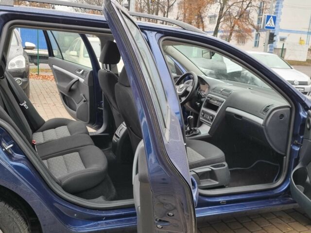 Синий Шкода Октавия, объемом двигателя 1.4 л и пробегом 235 тыс. км за 7500 $, фото 2 на Automoto.ua