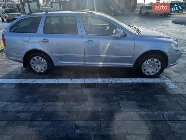 Синий Шкода Октавия, объемом двигателя 1.2 л и пробегом 202 тыс. км за 5200 $, фото 5 на Automoto.ua