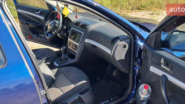 Синий Шкода Октавия, объемом двигателя 1.6 л и пробегом 238 тыс. км за 8200 $, фото 6 на Automoto.ua