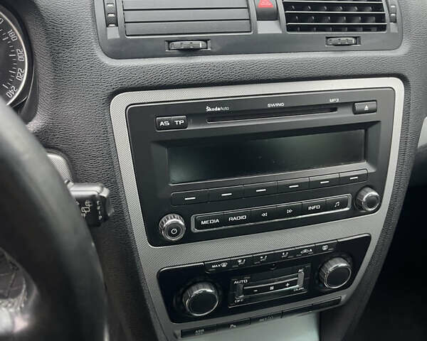 Синий Шкода Октавия, объемом двигателя 1.4 л и пробегом 273 тыс. км за 5900 $, фото 71 на Automoto.ua