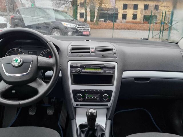 Синий Шкода Октавия, объемом двигателя 1.4 л и пробегом 235 тыс. км за 7500 $, фото 18 на Automoto.ua