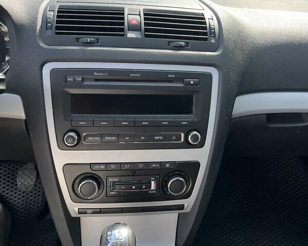 Синий Шкода Октавия, объемом двигателя 1.6 л и пробегом 335 тыс. км за 6800 $, фото 12 на Automoto.ua