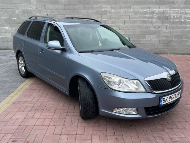 Синий Шкода Октавия, объемом двигателя 1.6 л и пробегом 288 тыс. км за 7950 $, фото 1 на Automoto.ua