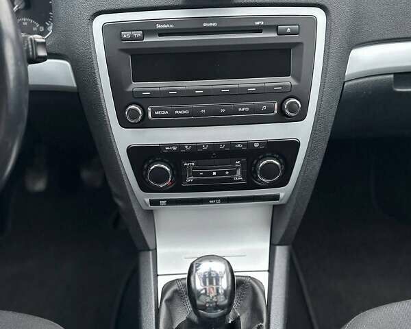 Синій Шкода Октавія, об'ємом двигуна 1.4 л та пробігом 215 тис. км за 7200 $, фото 21 на Automoto.ua