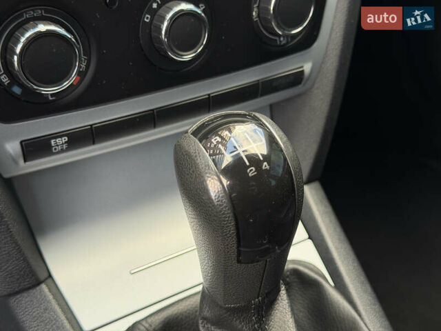 Синий Шкода Октавия, объемом двигателя 1.6 л и пробегом 186 тыс. км за 8400 $, фото 80 на Automoto.ua