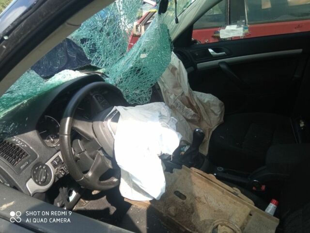 Синій Шкода Октавія, об'ємом двигуна 1.2 л та пробігом 200 тис. км за 1500 $, фото 8 на Automoto.ua