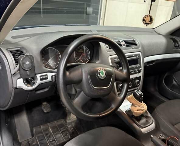 Синий Шкода Октавия, объемом двигателя 1.9 л и пробегом 300 тыс. км за 7800 $, фото 6 на Automoto.ua