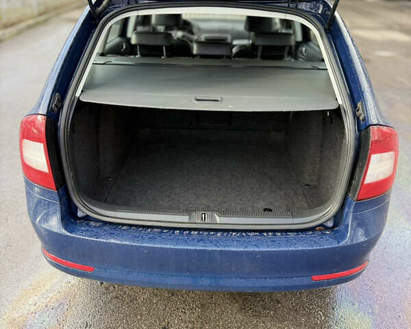 Синий Шкода Октавия, объемом двигателя 1.6 л и пробегом 215 тыс. км за 9500 $, фото 7 на Automoto.ua