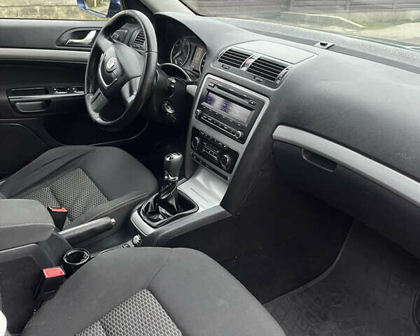 Синий Шкода Октавия, объемом двигателя 1.4 л и пробегом 273 тыс. км за 5900 $, фото 46 на Automoto.ua