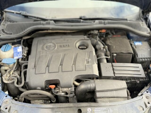 Синий Шкода Октавия, объемом двигателя 1.6 л и пробегом 215 тыс. км за 8999 $, фото 3 на Automoto.ua