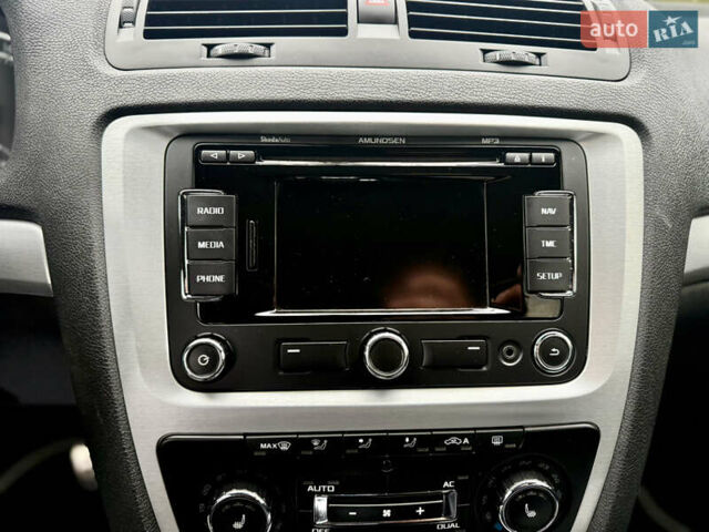 Синій Шкода Октавія, об'ємом двигуна 2 л та пробігом 205 тис. км за 11000 $, фото 30 на Automoto.ua