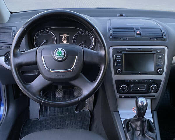 Синий Шкода Октавия, объемом двигателя 1.8 л и пробегом 209 тыс. км за 7500 $, фото 27 на Automoto.ua