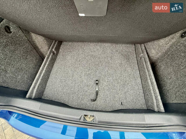 Синій Шкода Октавія, об'ємом двигуна 2 л та пробігом 205 тис. км за 11000 $, фото 43 на Automoto.ua