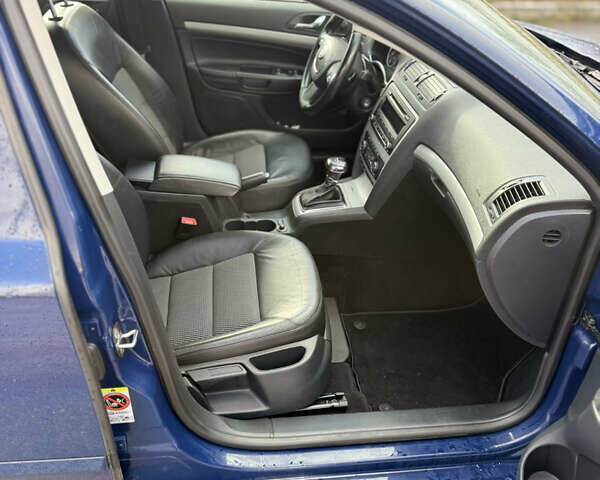 Синий Шкода Октавия, объемом двигателя 1.6 л и пробегом 215 тыс. км за 9500 $, фото 9 на Automoto.ua