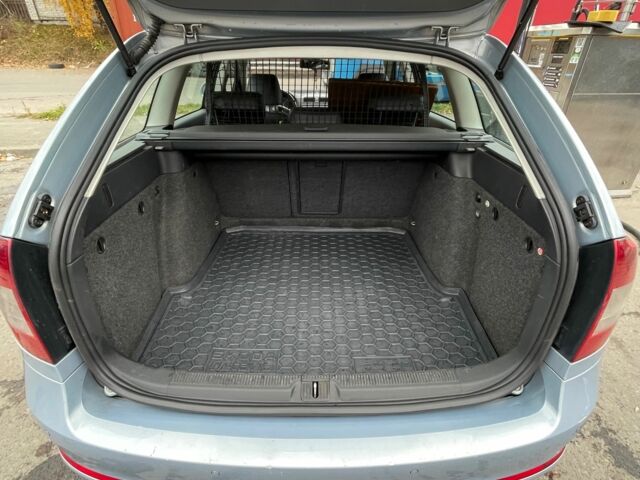 Синій Шкода Октавія, об'ємом двигуна 1.6 л та пробігом 361 тис. км за 6307 $, фото 10 на Automoto.ua