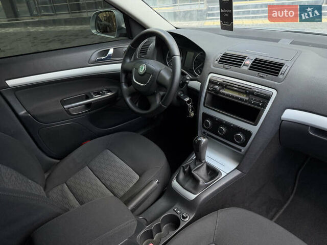 Синий Шкода Октавия, объемом двигателя 1.6 л и пробегом 186 тыс. км за 8400 $, фото 90 на Automoto.ua