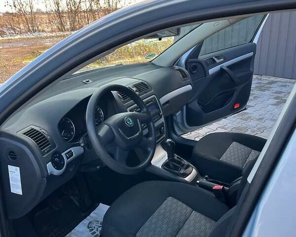 Синий Шкода Октавия, объемом двигателя 1.4 л и пробегом 212 тыс. км за 6400 $, фото 12 на Automoto.ua