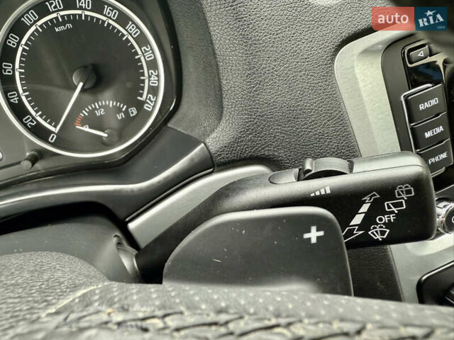 Синій Шкода Октавія, об'ємом двигуна 2 л та пробігом 205 тис. км за 11000 $, фото 62 на Automoto.ua