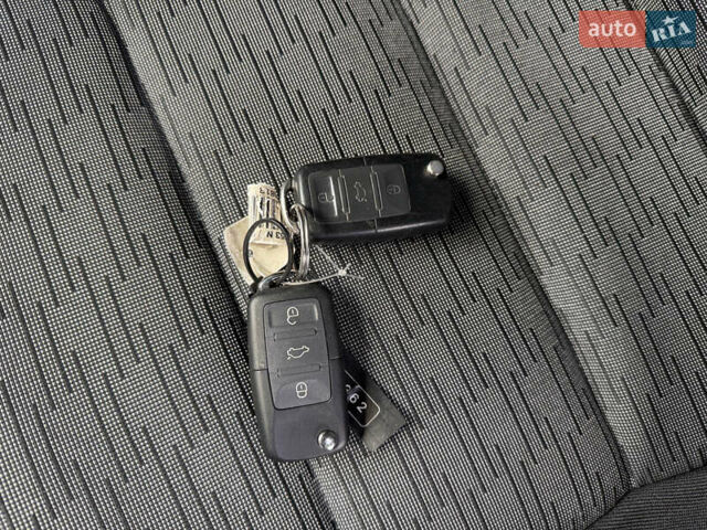 Синий Шкода Октавия, объемом двигателя 1.6 л и пробегом 186 тыс. км за 8400 $, фото 76 на Automoto.ua