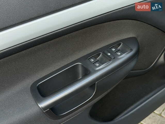 Синий Шкода Октавия, объемом двигателя 1.6 л и пробегом 186 тыс. км за 8400 $, фото 69 на Automoto.ua