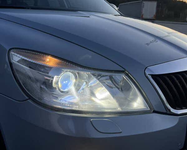 Синій Шкода Октавія, об'ємом двигуна 1.6 л та пробігом 362 тис. км за 7500 $, фото 8 на Automoto.ua