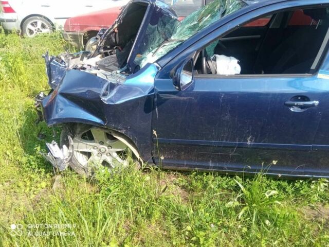 Синій Шкода Октавія, об'ємом двигуна 1.2 л та пробігом 200 тис. км за 1500 $, фото 4 на Automoto.ua