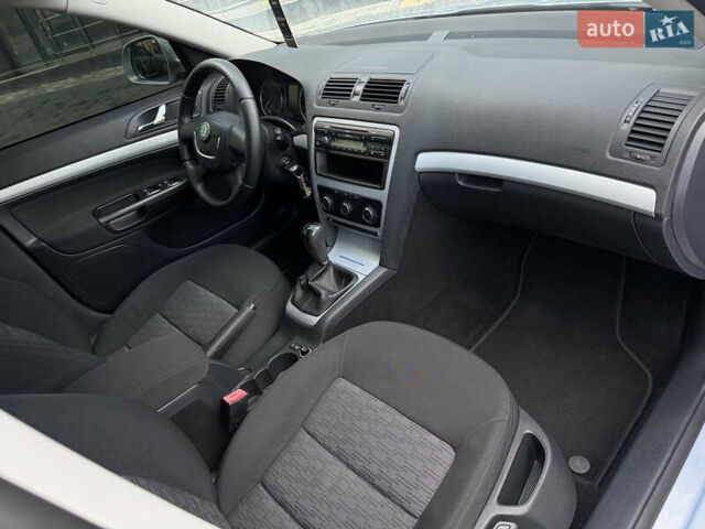 Синий Шкода Октавия, объемом двигателя 1.6 л и пробегом 186 тыс. км за 8400 $, фото 89 на Automoto.ua