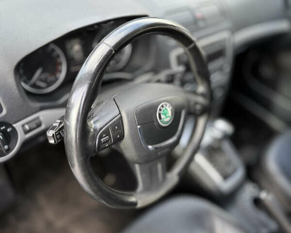 Синий Шкода Октавия, объемом двигателя 1.6 л и пробегом 215 тыс. км за 9500 $, фото 11 на Automoto.ua