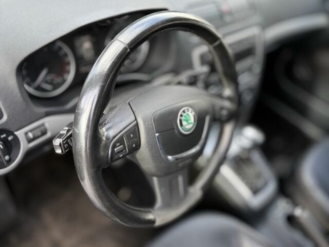 Синий Шкода Октавия, объемом двигателя 1.6 л и пробегом 215 тыс. км за 8999 $, фото 4 на Automoto.ua