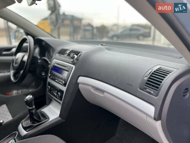 Синий Шкода Октавия, объемом двигателя 1.6 л и пробегом 256 тыс. км за 7950 $, фото 52 на Automoto.ua
