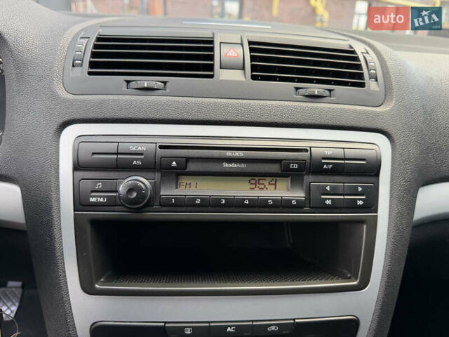 Синий Шкода Октавия, объемом двигателя 1.6 л и пробегом 186 тыс. км за 8400 $, фото 78 на Automoto.ua